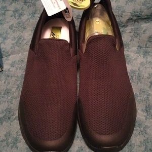 Skechers new men's gowalk 4 54152 goga max/very soft fabric great for walking.